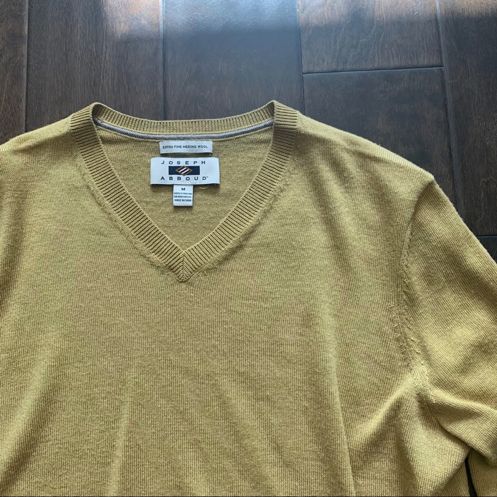 100% Merino V-Neck Sweater
